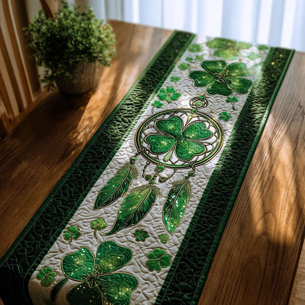 Clover Dreamweave Table Runner