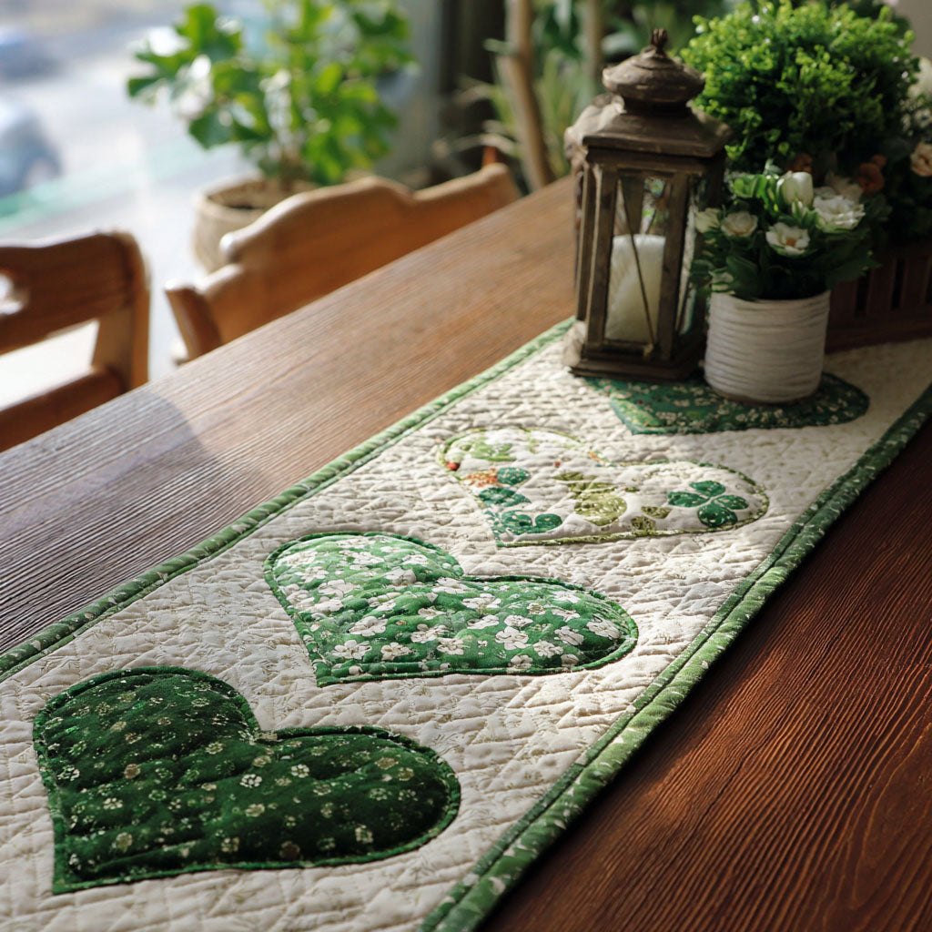 Clover Heartline Table Runner