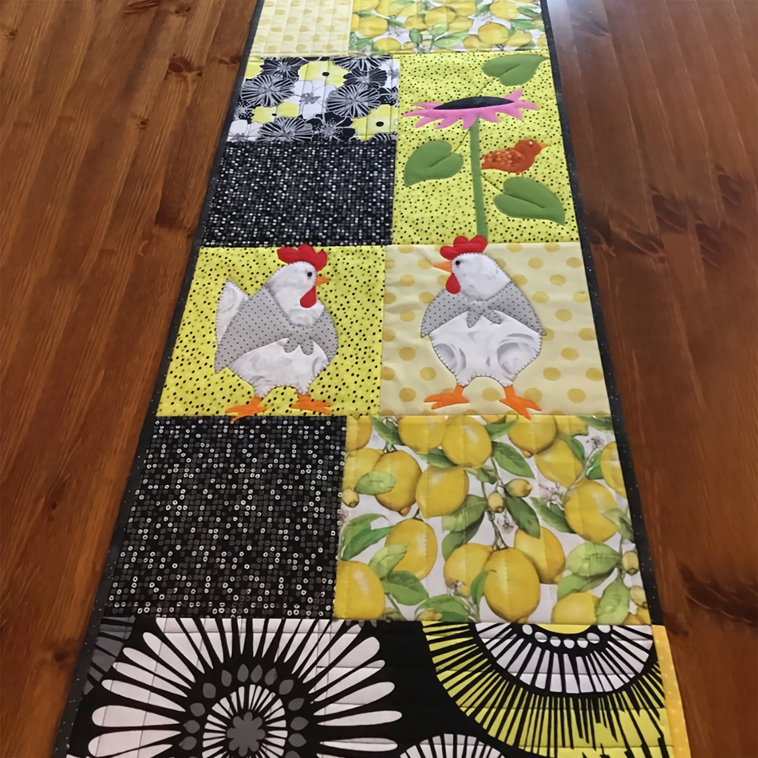 Lemon Chickens Table Runner